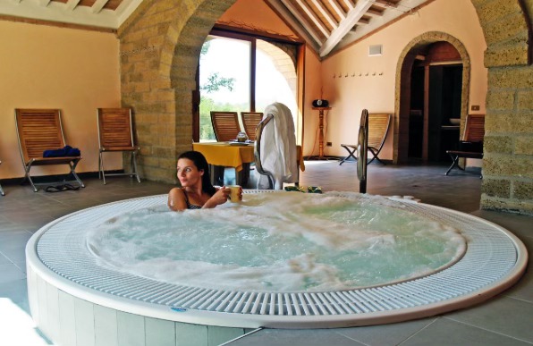 Interiér s původními trámy