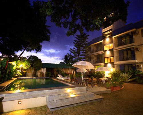 Bazén v resortu Aastha Escape